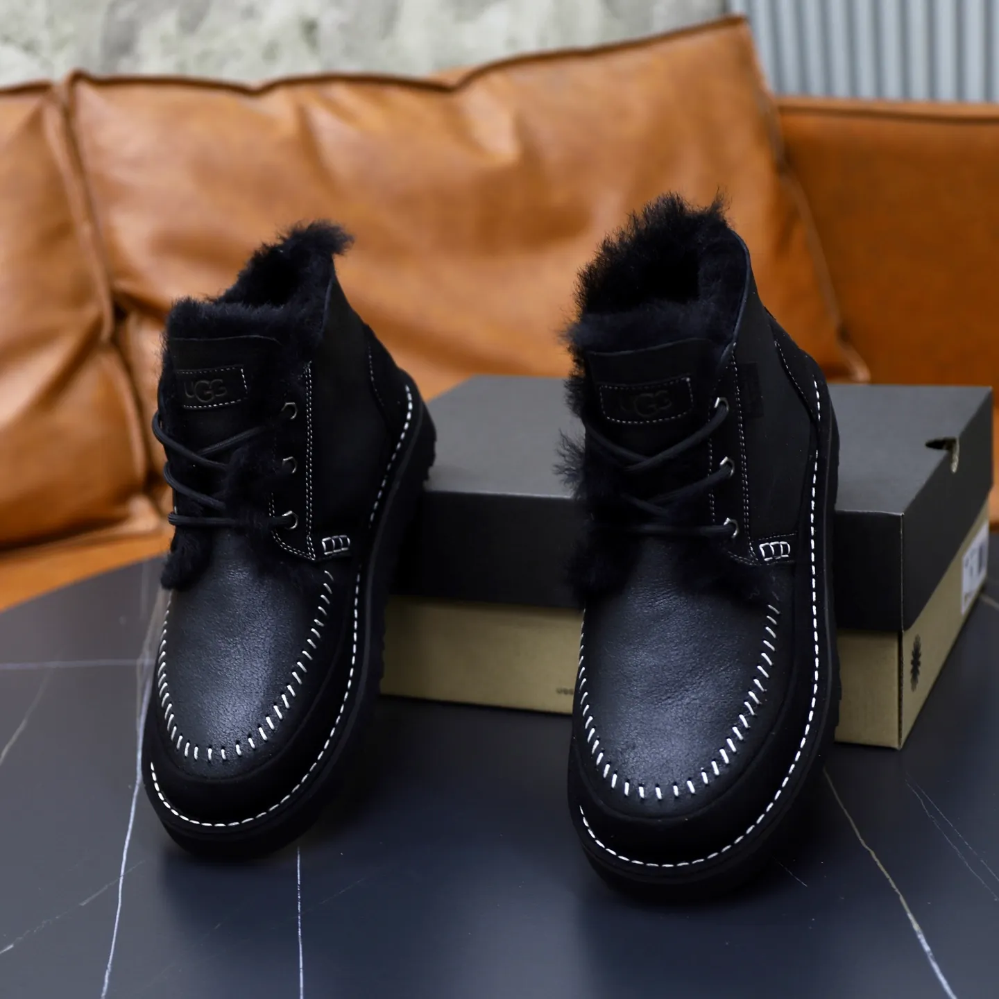 Ex-factory price: 620💰Thick wool imported from Australia Brand: UGG genuine purchase (fur integrated) Size: 39-44 (45 customized) Grade: Official website 1:1 Material: First layer of genuine leather waterproof and antifreeze upper Real wool lining Original non-slip and wear-resistant outsole Style category: Men's casual shoes Trendy style Comfortable on the feet Color: Official website color synchronization